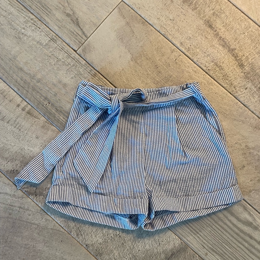 Women's XS Seersucker Striped Shorts